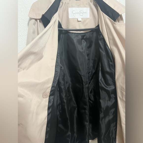 Trendy Jessica Simpson Trench Coat! Perfect for Spring! βοΈπ§₯π·πΌπΈ - Picture 4 of 5